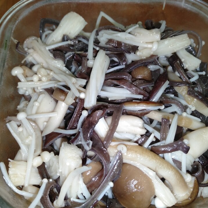 色々便利な作り置き!きのこのごま油炒め